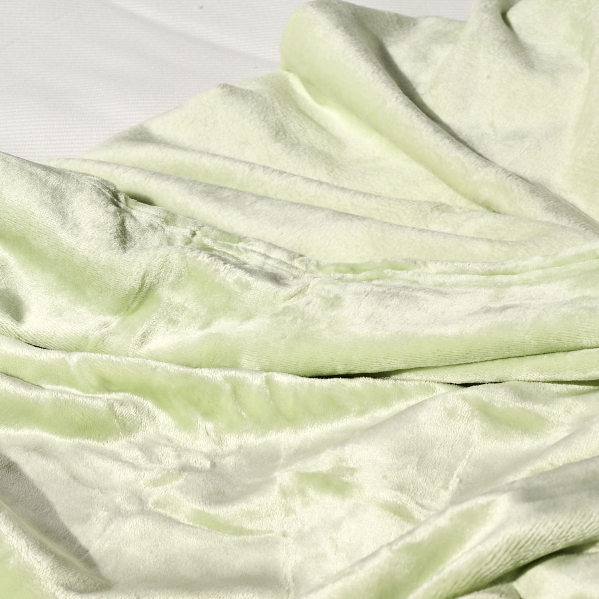 01 04 0082 Cobertor Supreme Verde Sage 002